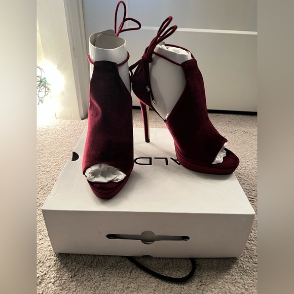 NIB Aldo Tilley Pee-Toe Cut-Out Heels - Picture 2 of 15